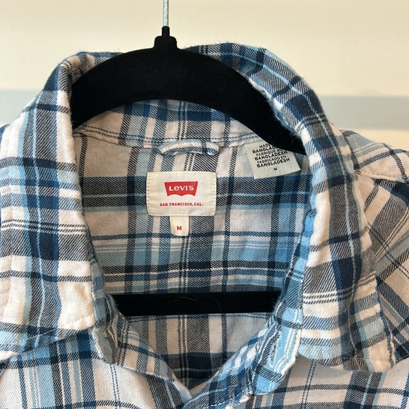 Levi’s plaid button down - Picture 2 of 4
